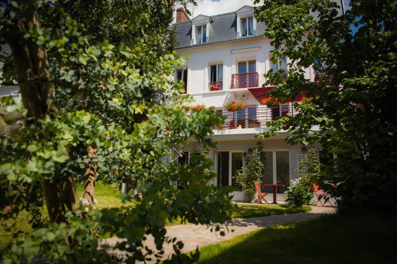 Le Jardin Des Toiles Hotell Triel-sur-Seine Exteriör bild